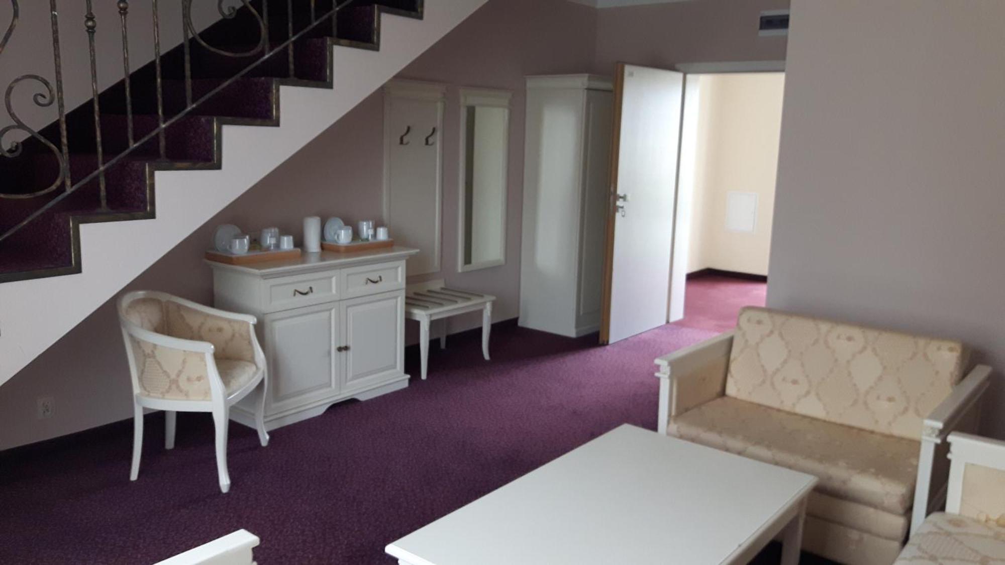 Hotel Sobienie Krolewskie Sobienie Szlacheckie Экстерьер фото
