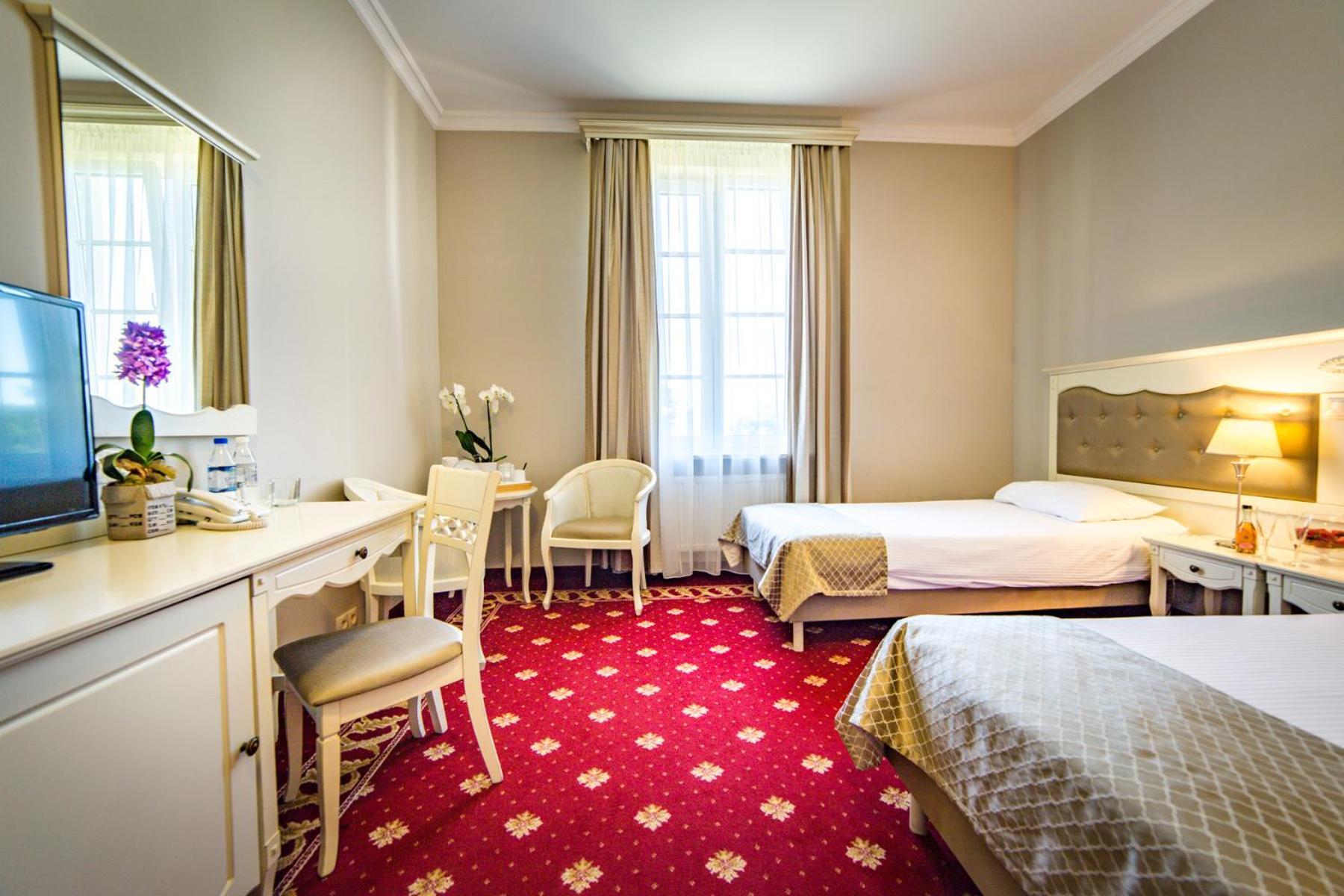 Hotel Sobienie Krolewskie Sobienie Szlacheckie Экстерьер фото