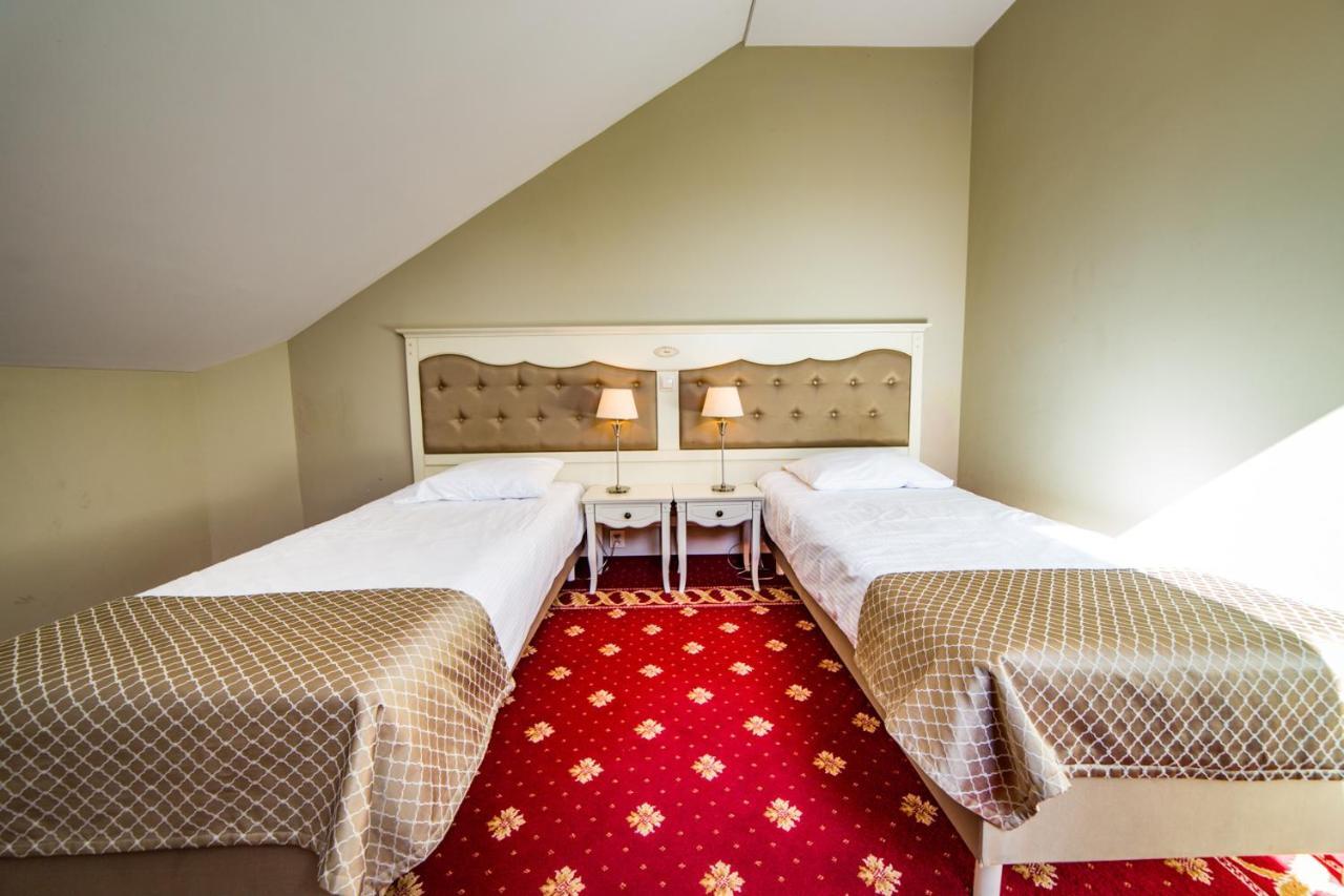 Hotel Sobienie Krolewskie Sobienie Szlacheckie Экстерьер фото