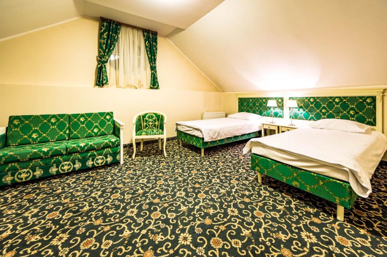 Hotel Sobienie Krolewskie Sobienie Szlacheckie Экстерьер фото
