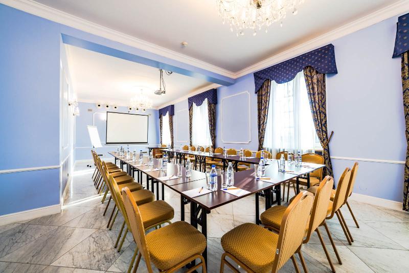 Hotel Sobienie Krolewskie Sobienie Szlacheckie Экстерьер фото