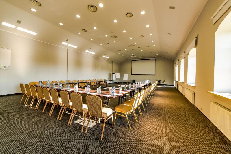 Hotel Sobienie Krolewskie Sobienie Szlacheckie Экстерьер фото