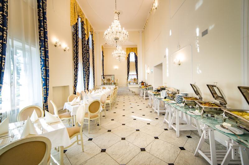 Hotel Sobienie Krolewskie Sobienie Szlacheckie Экстерьер фото