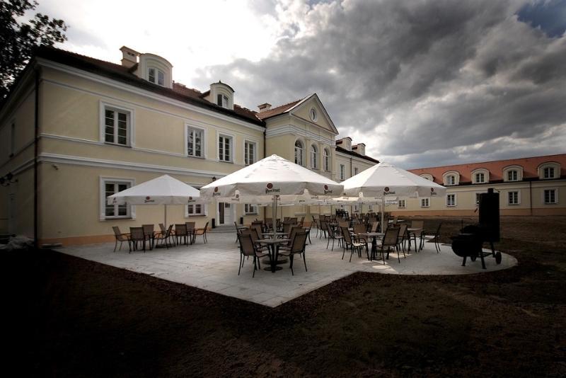 Hotel Sobienie Krolewskie Sobienie Szlacheckie Экстерьер фото