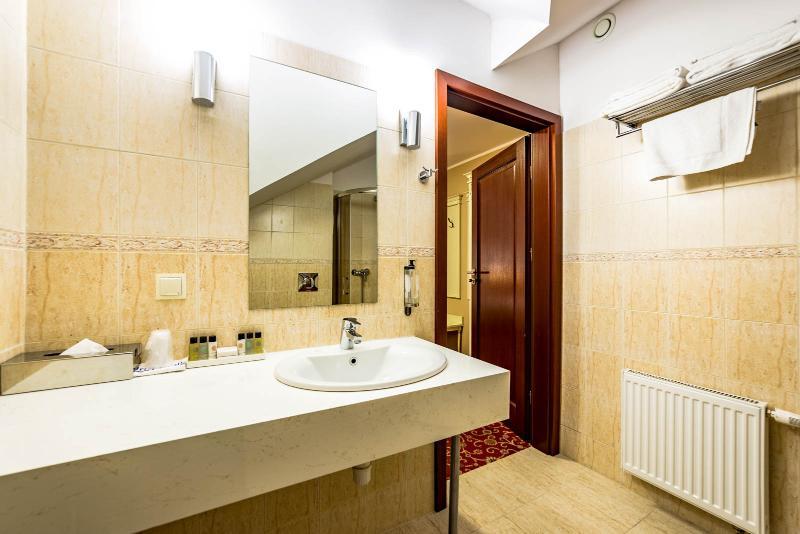 Hotel Sobienie Krolewskie Sobienie Szlacheckie Экстерьер фото